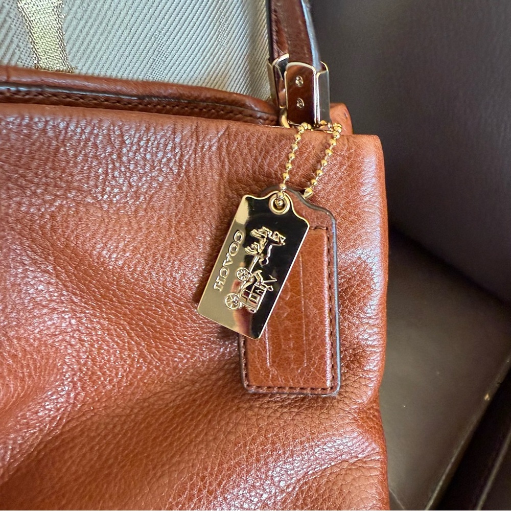 LIKE-NEW Coach Phoebe Shoulder Bag - Picture 9 of 11
